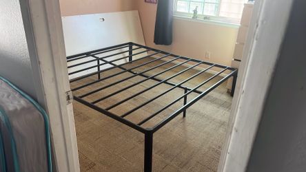 Metal bed frame