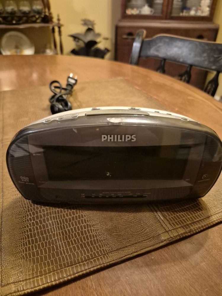 PHILIPS am/fm Radio Alarm clock