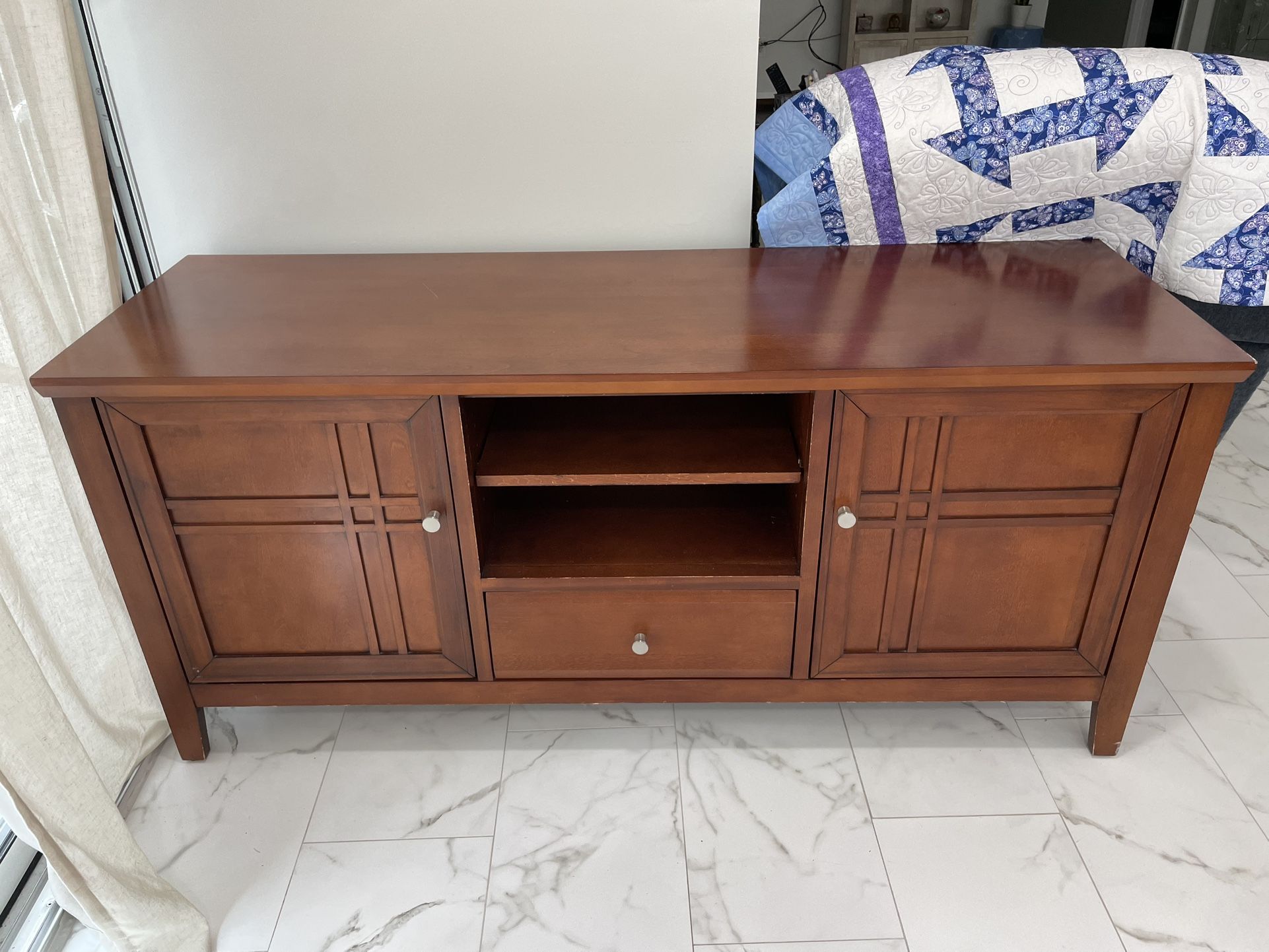 TV Cabinet/ Stand