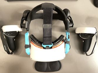 Quest 2 256GB W/ Accessories