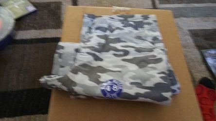 Boys camelflaug pants size 4 to 8