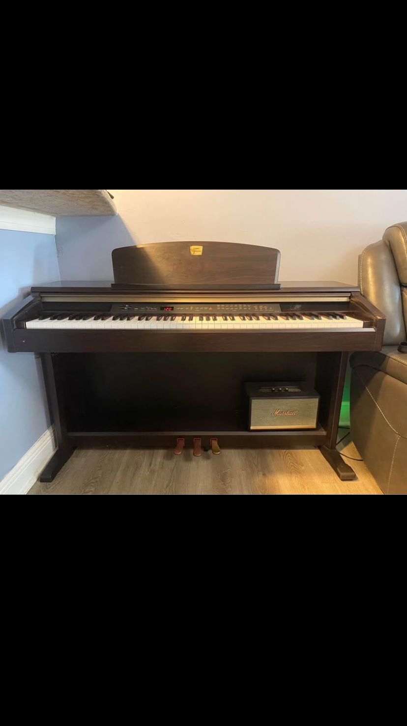 Yamaha Piano . 