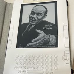 Amazon Kindle White 2nd Generation Model D00701 2GB