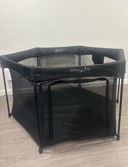 Dream On Me Onyx Playpen