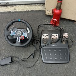 Logitech G29 Driving Force Racing Wheel and Floor Pedals