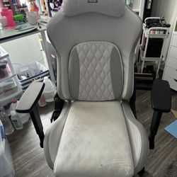 Vigosit Gaming/Crafting Chair 