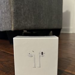 AirPods With Wireless Charging Case