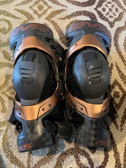 EVS Axis pro knee braces