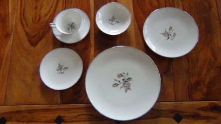 Noritake Margot Fine China 5-piece place setting for 12 plus extras (83 pieces)