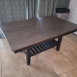 Dining table w/4 chairs