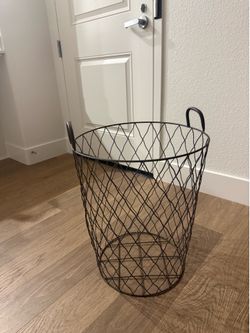 Metal aesthetic laundry basket
