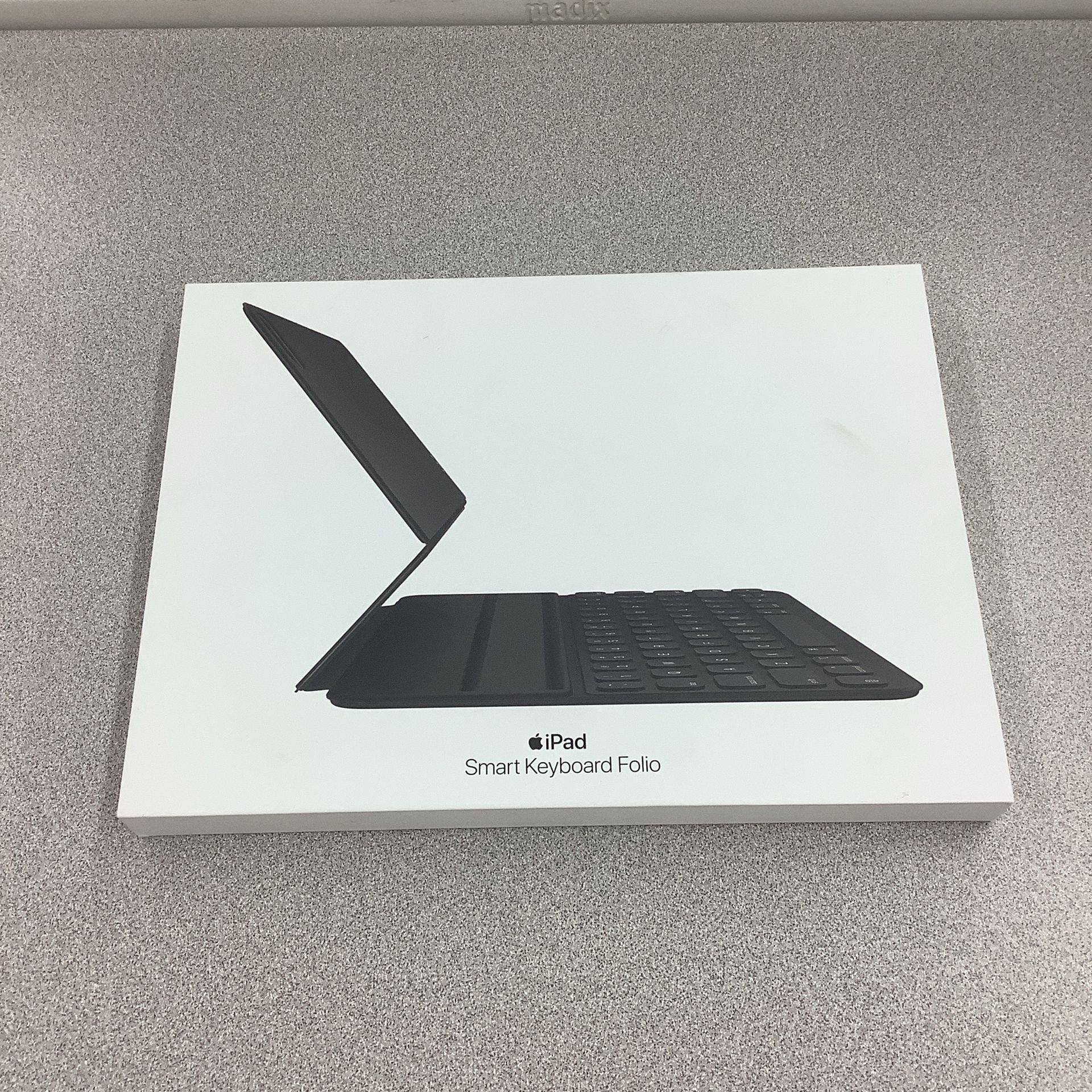 iPad 11in Smart Keyboard Folio
