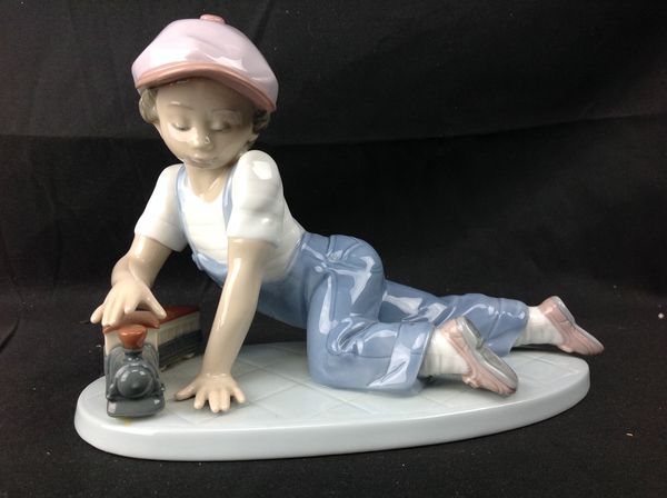 Mint LLADRO All Aboard Boy Train Figurine #7619 w/BOX