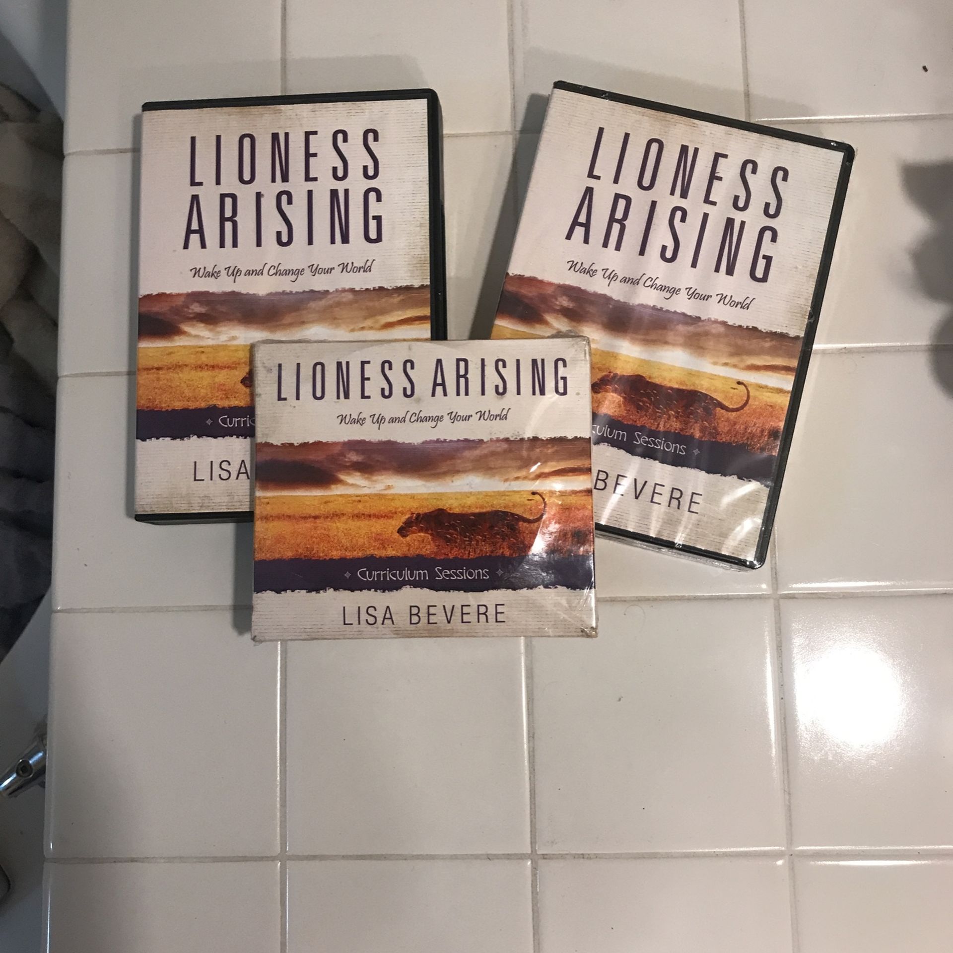 Lisa Bevere LIONESS ARISING Bible Study