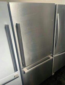 Hisense Stainless Steel Bottom Freezer Fridge LED Lighting