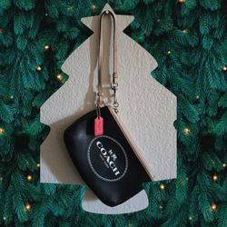 ❤️🎄Coach Wristlet🎄❤️
