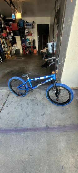 USED 20 INCHES  ELITE  BMX  NEEDS BARINGS ARMS AND GRIPS EVERYTHING ELS WORKS  SERIOUS BUYERS  HABLO ESPAÑOL TANBIEN