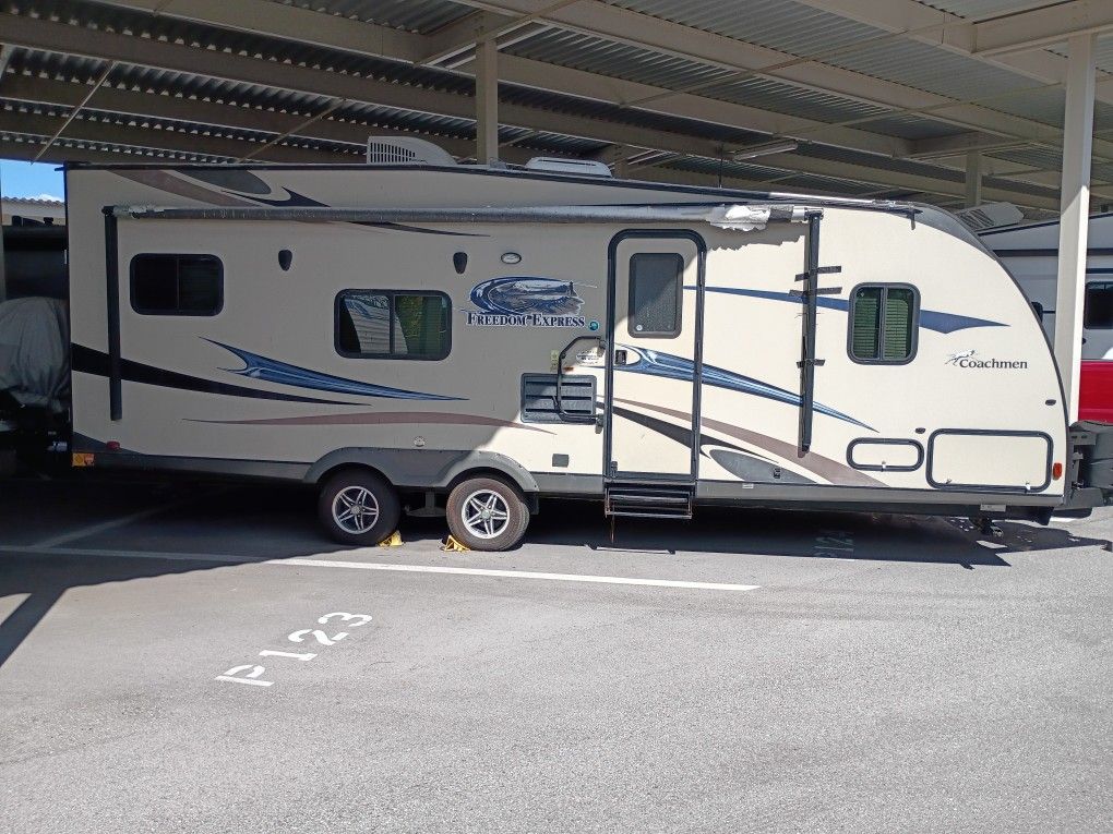 2014 32 ft forest river toy hauler 