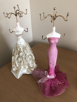 Necklace stands