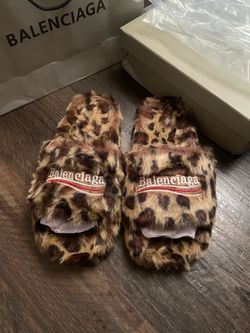 Balenciaga Slides (Avaliable asking will get you blocked)