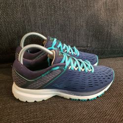 Brooks ravenna 9

Gently used. Odor and stain free. No original box. We always carefully package and ship immediately. Reach out if you need more info