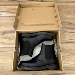 Dr Martens 2976 Smooth Leather Chelsea Boots