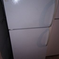 Whirlpool White 18.0 Cu Ft Fridge/Freezer