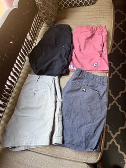 4 pairs of men’s shorts ( 2 Vuori) 30/32