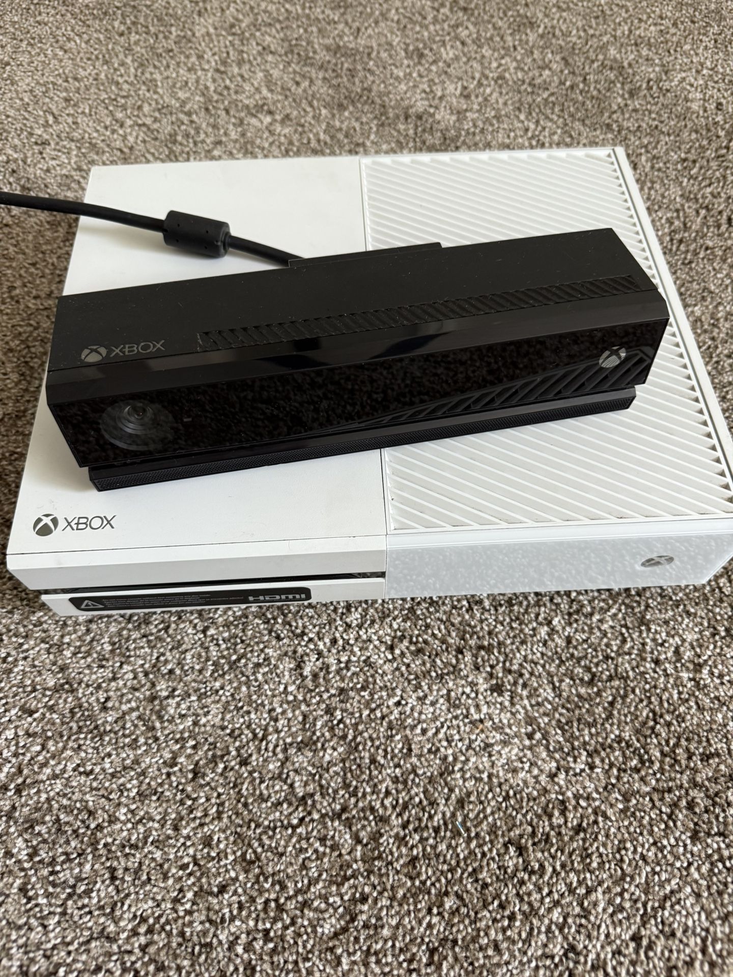 Xbox one white + Kinect sensor for the Xbox One