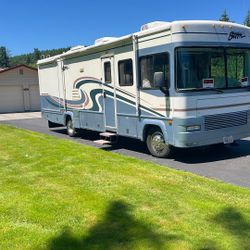 2000 Fleetwood storm MH 31ft Class A