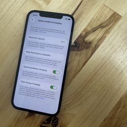 Apple iPhone 12 / Unlocked