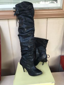 OVER KNEE HIGH BOOTS SIZE 5