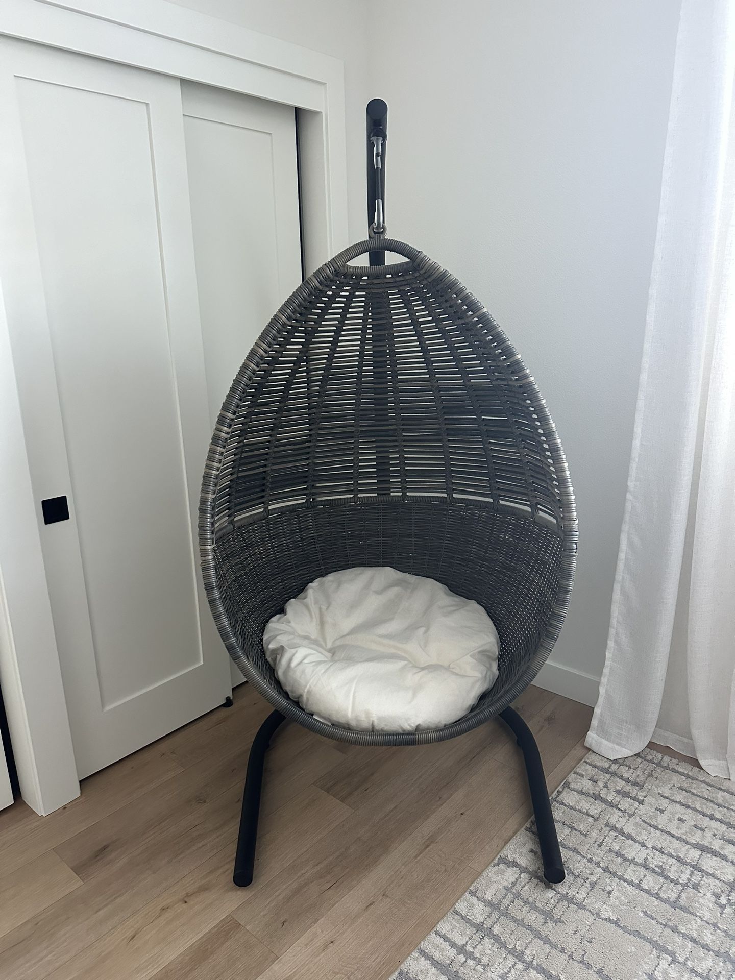 Hanging Egg Chair