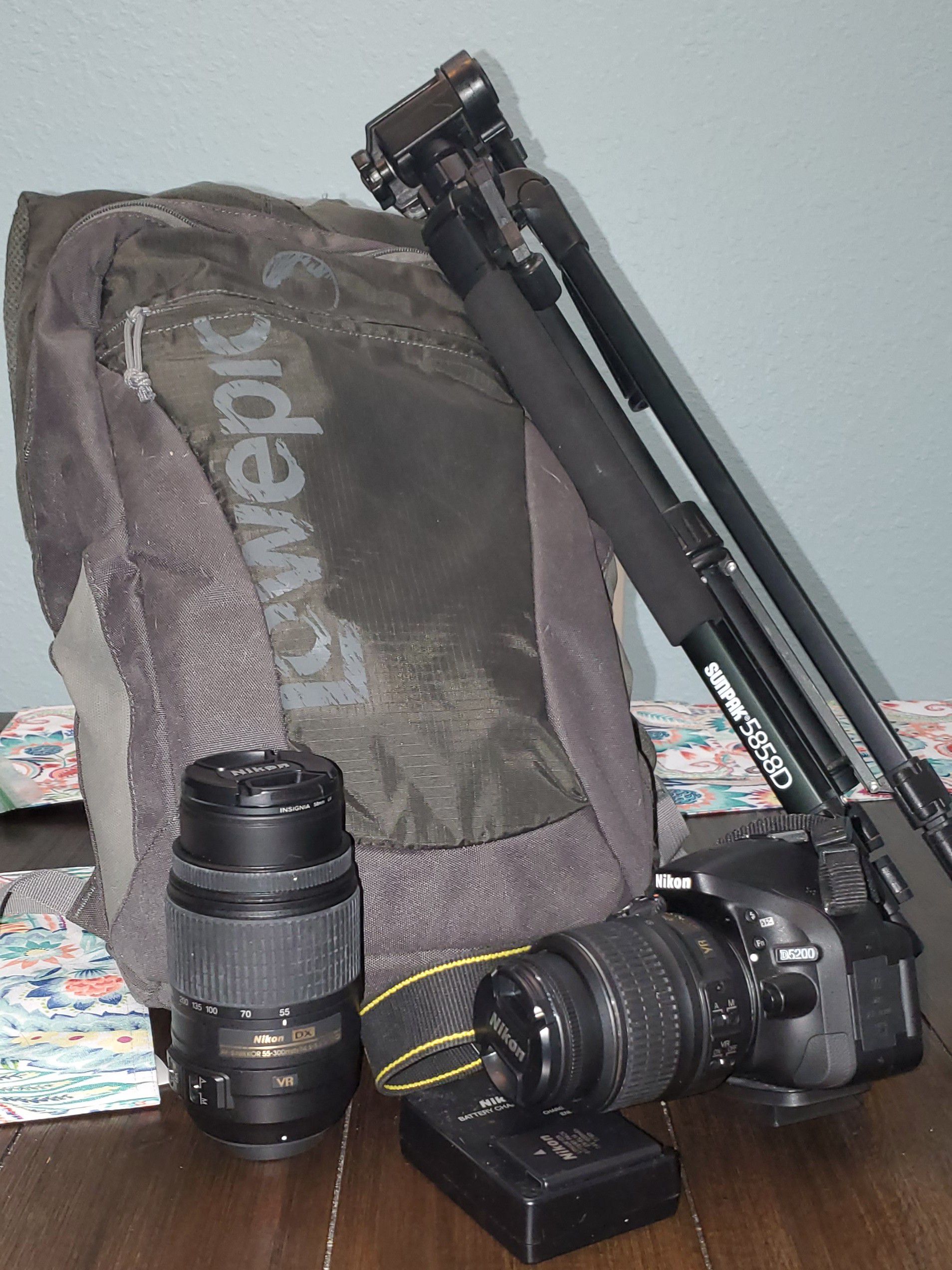 Nikon DSLR Camera (bundle)