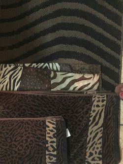 Bathroom set 1curtain 3 towels and a 1rug