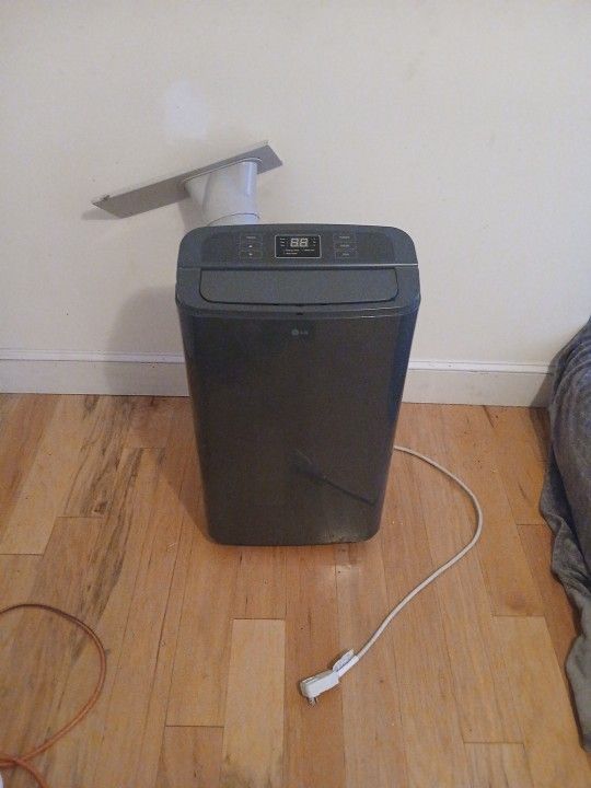 LG PORTABLE AIR CONDITIONER (WITH REMOTE) 