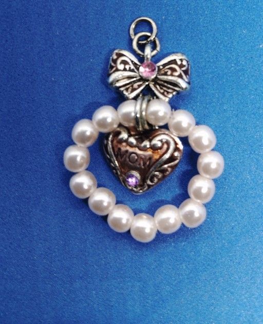 Precious Pink Bow And Heart Mom With White Pearls And Pink Stone Accents