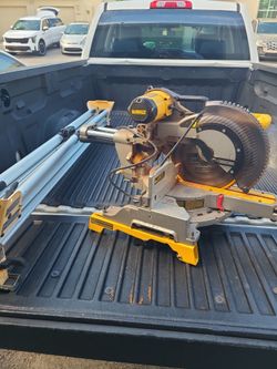 Dewalt 12" compound bevel sliding miter saw and stand