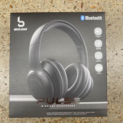 NWT Bluetooth Wireless Headphones 