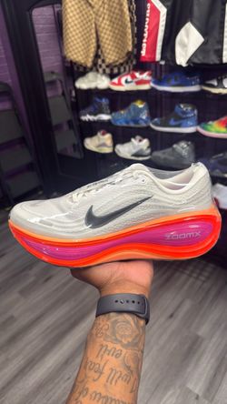 Nike Zoom Vomero Plus “White fire Pink hyper crimson”