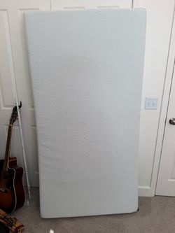 Zinus 6” Twin Mattress – Excellent Condition