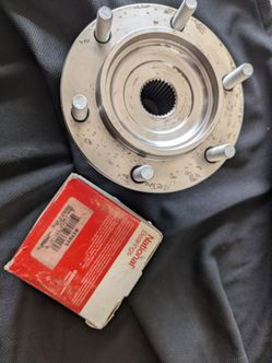 Toyota hub spindle and bearing