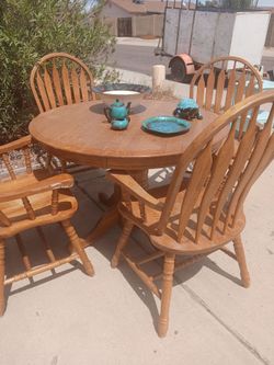 Table  w/ 4 chairs wood