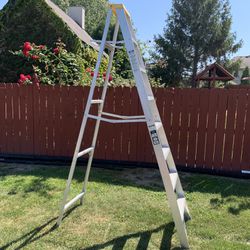 8’ Aluminum Step Ladder 