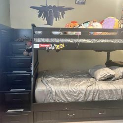 Bunkbed Twin/full 