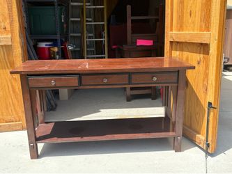 Table w/ drawers