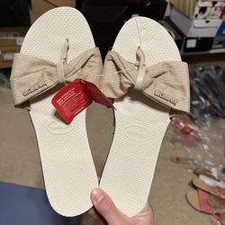 Size 9/10 - Havaianas Women's Beige Bow Sandals Flip Flops