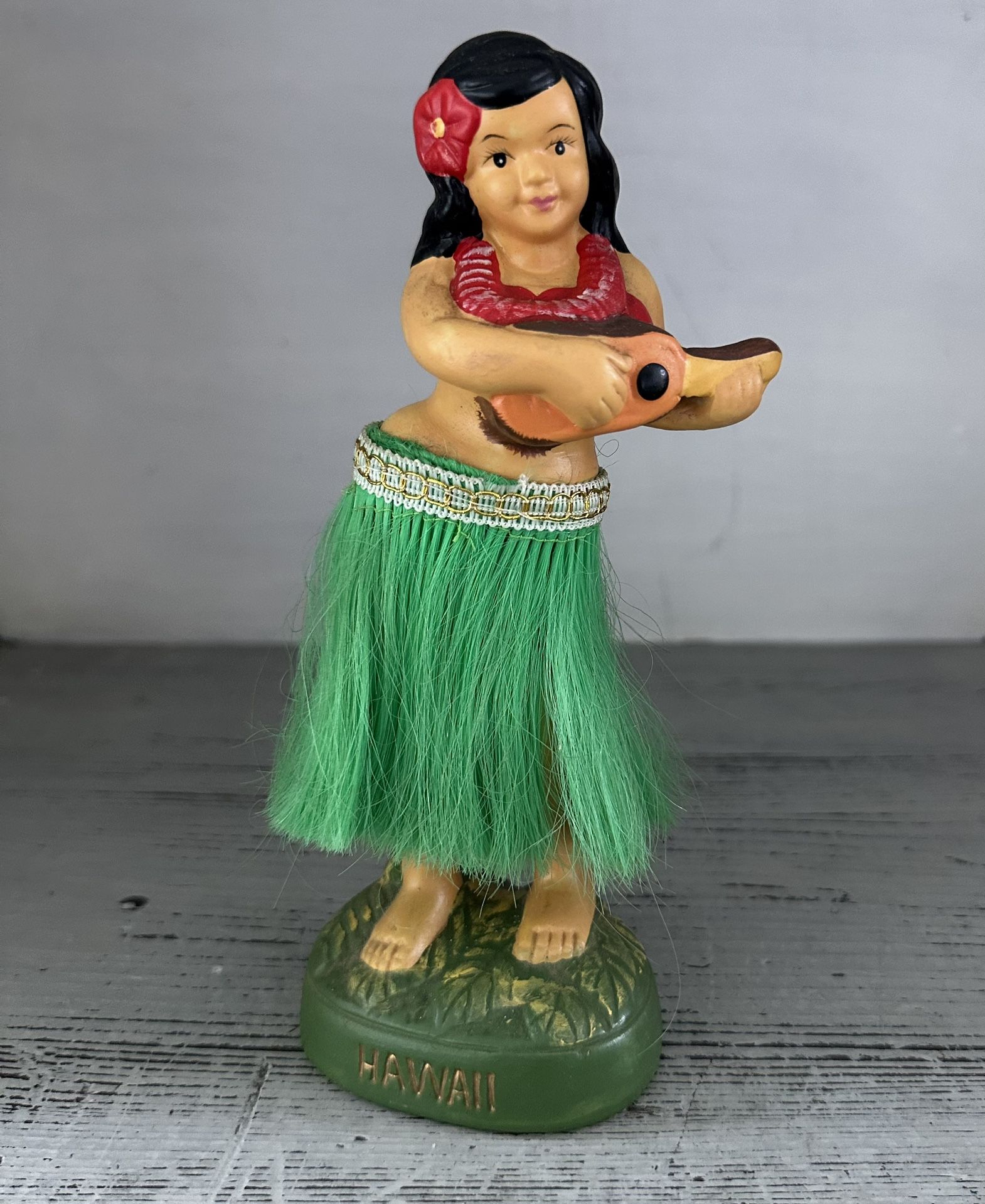 Vintage Tiki Hawaiian Hula Girl Bobble Doll Skirt Lei Ukulele Wiggling. Foil Tag MGL 1984 on bottom 7 3/4” tall