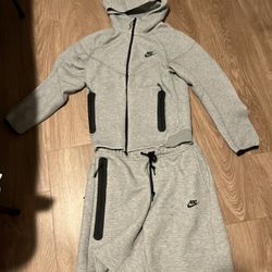 Nike Tech Hoodie N Shorts Grey