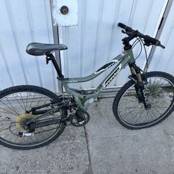 cannondale jekyll 400 with fox shock been sitting needs air in tires and cleaned up 